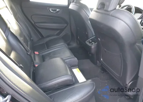 2021 Volvo Xc60 T5 Inscription z USA, uszkodzony, nr VIN YV4102RL5M1695828